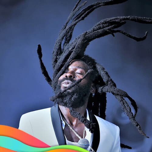Takana Zion explore de nouveaux horizons avec son single " On My Eyes ". Une déclaration d’amour sur un riddim 100% Kumpa